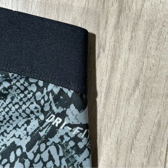 NIKE PRO Black Gray Snakeskin Print DRI-FIT Compression VIXEN Capri XS - Picture 12 of 12